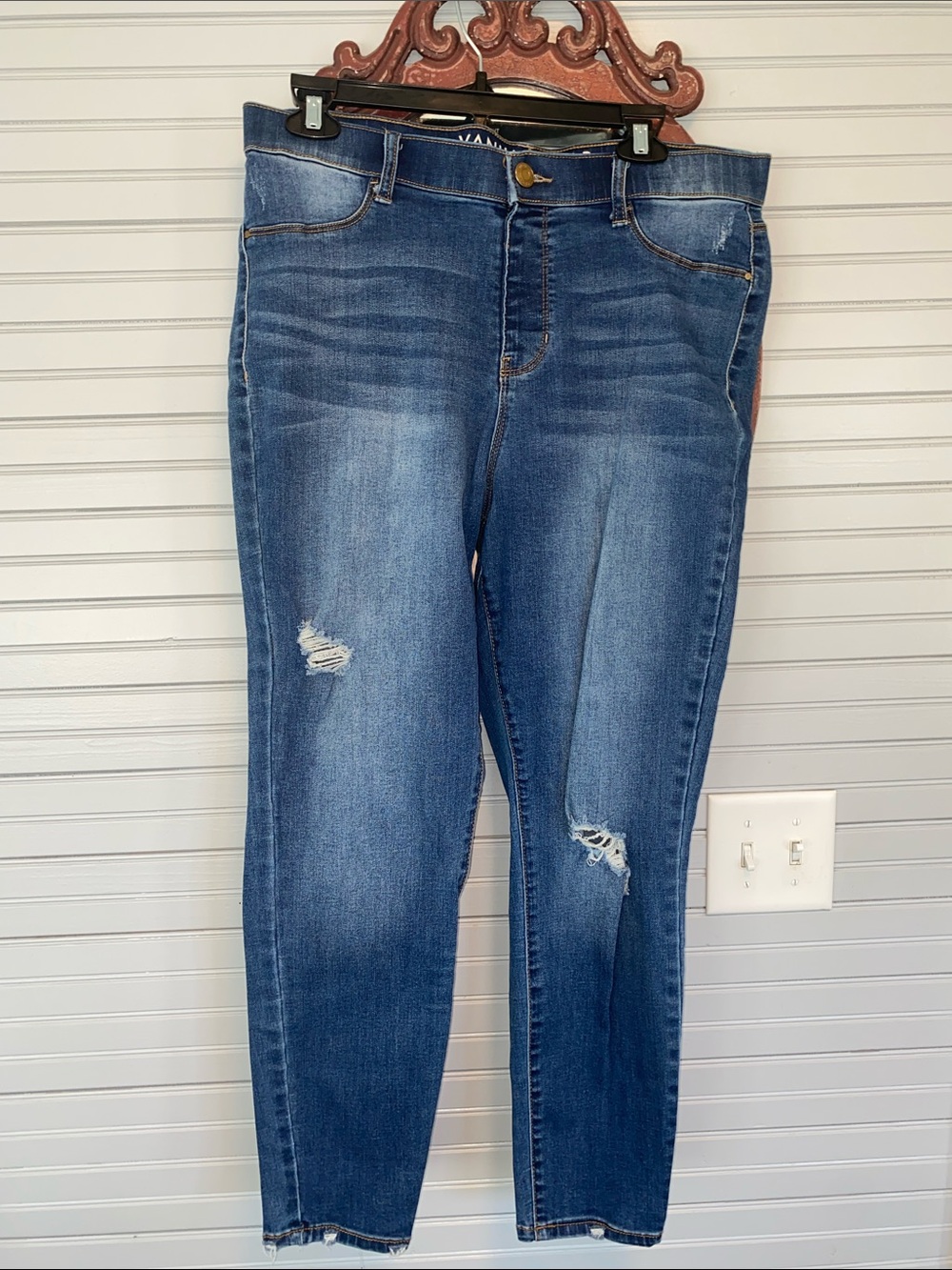 Classic Distressed Women’s Jeans - Medium Blue